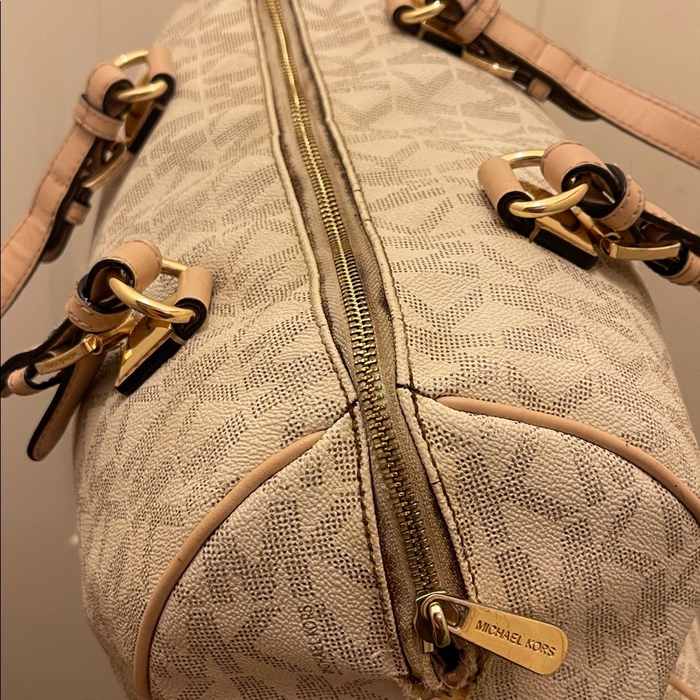 Michael Michael Kors please check all picture of condition - Picture 6 of 17